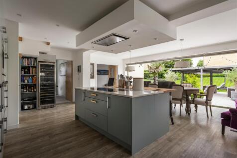 38 - 1 Bradley Drive - GL54 3DA - Web.jpg