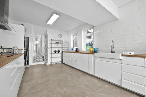 40_Bembridge_Cres...