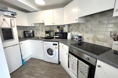 Knightswick Road, Canvey Island photo 4
