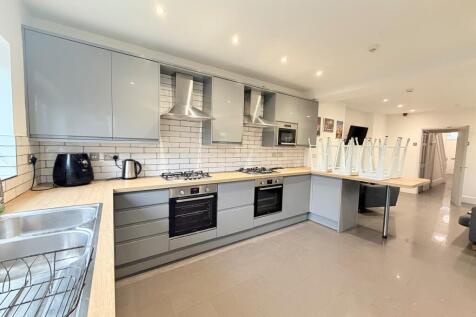 Room 4, 13 Finsbury Terrace, Brynmill, Swansea photo 5