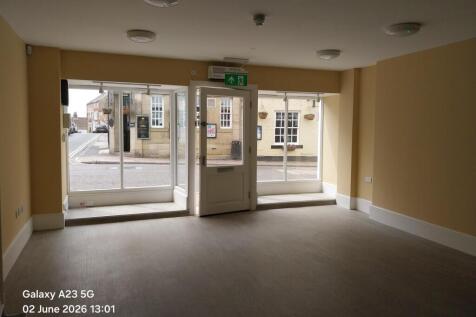 Retail Property (high street) to rent Image 4