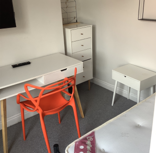 Nelthorpe St // 3 Bed // August 2027 photo 3