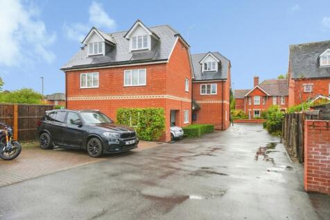 2-bed flat on Springfield Road, Wantage, Oxfordshire, OX12, £1,300/mo