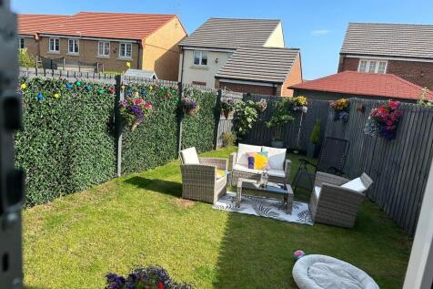 Silverdale Gardens, Redcar, North Yorkshire, TS10 photo 4