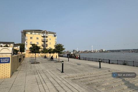 Riverside Walk In Virginia Quay