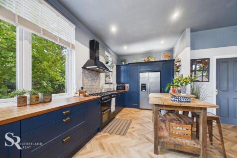 Open-Plan Kitchen/Dining/Living Area