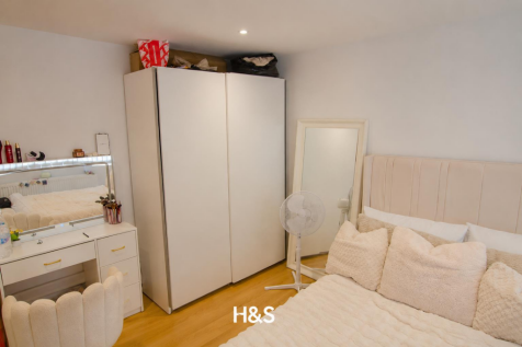 Solihull, B90 - property photo