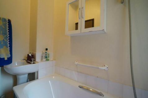 15, Treflan, Bangor photo 4