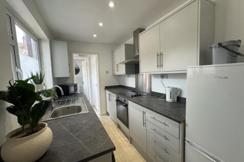 Kirkby St // 2 Bed +2 Study Rooms // JUN 2027 photo 5