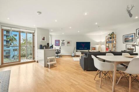 London, E3 - property photo