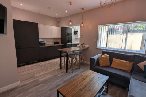 5 Bed - Blantyre Road, Wavertree, L15 photo 4