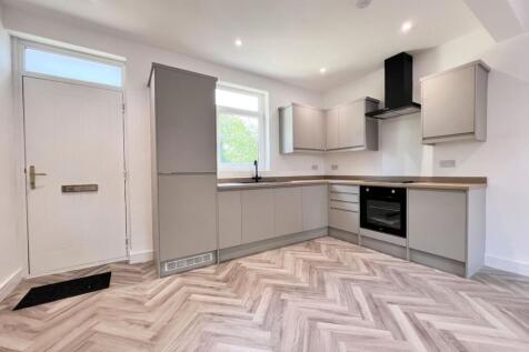 Brackenhall Road, Huddersfield, HD2 photo 4