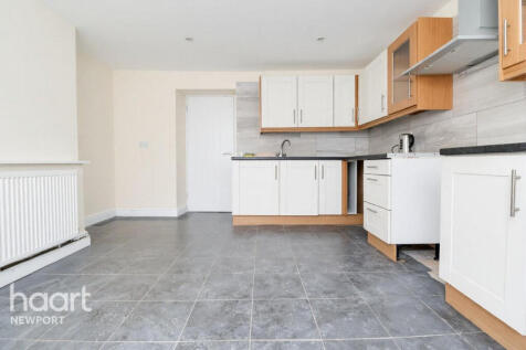 Snatchwood Road, Pontypool photo 4