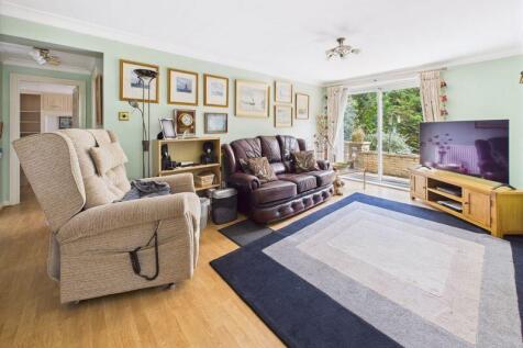LOUNGE AREA OF LIVING ROOM