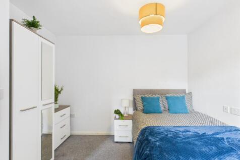 5-bed terraced on Darrell Place, £3,033/mo