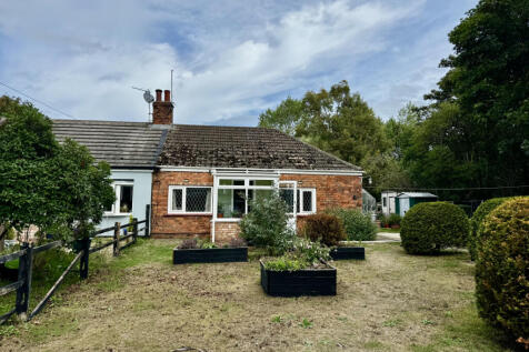 2 bed semi-detached bungalow for sale Cemetery Ro