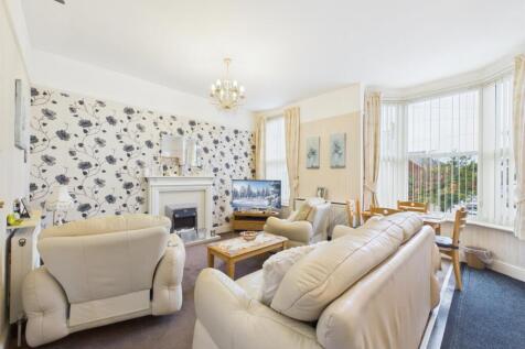 Open plan kitchen/dining/living: