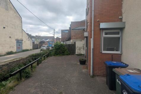 Retail Property (high street) to rent Image 4