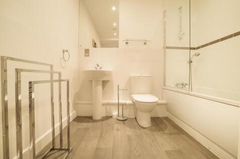 bathroom ()