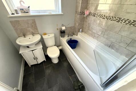 FITTED BATHROOM