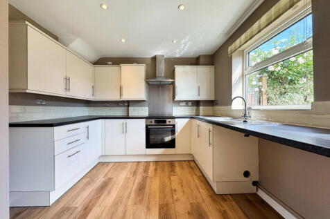 Byron Crescent, Rushden, NN10 6BL photo 3