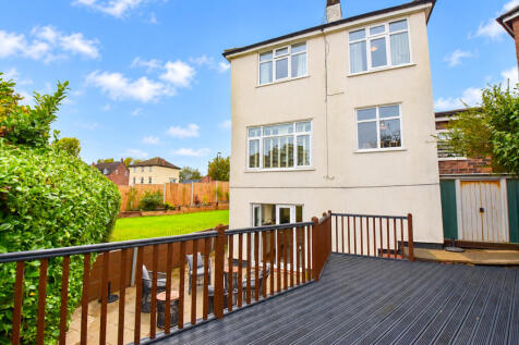 Sunny Three-Storey Garden Terrace