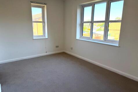 Oat Close, Aylesbury, Buckinghamshire photo 3