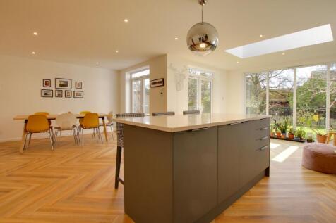 Open-Plan Kitchen / Dining Living Area