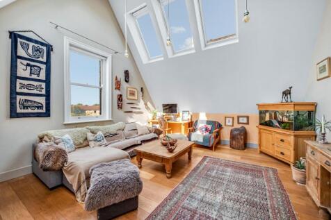 Flat 5, 264 Chiswick High-2.jpg