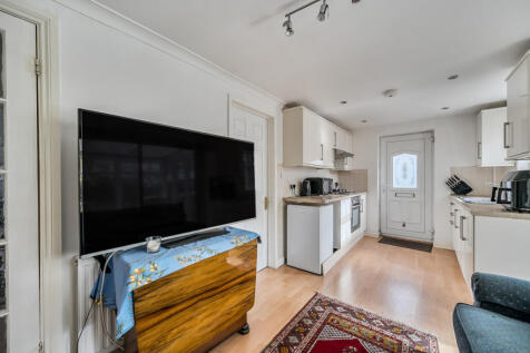 1370458-4-68f8c64...