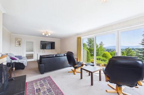 Sitting Room &amp; Dining Area