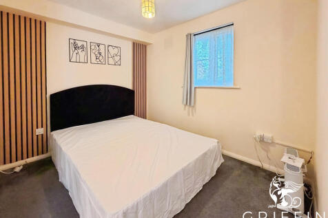 Crest Avenue, Grays, RM17 photo 3