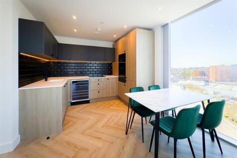 Bankside, Colliers Yard, M3 photo 3