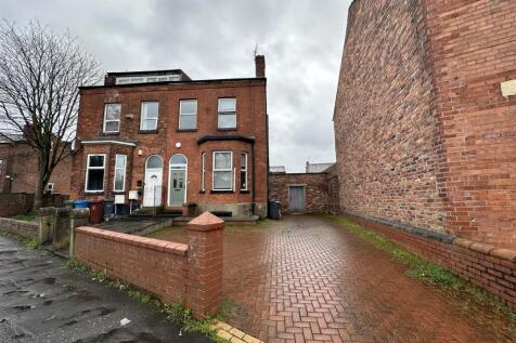 8-bed house on Dickenson Road, Rusholme, £145pppw, £628/mo
