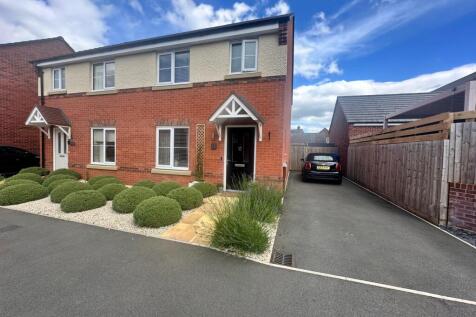 3 bed semi-detached house for sale Barley Road, B