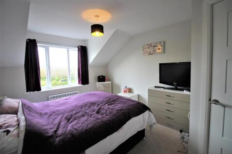 Bright double bedroom with storage and TV...