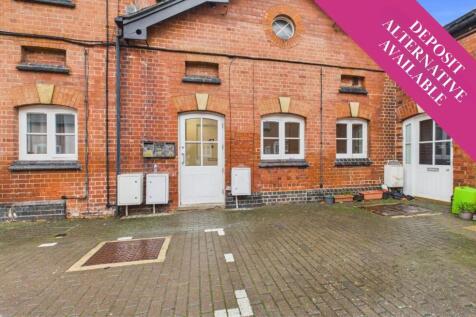 2-bed flat on Chelsea Court, Gloucester, GL1, £950/mo
