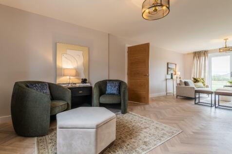 25' long sitting room