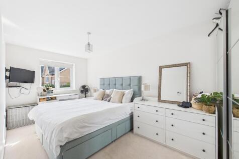 CAM01354G0-PR0468-STILL005