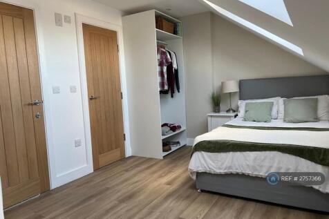 Room 5 - Available Now (£800)