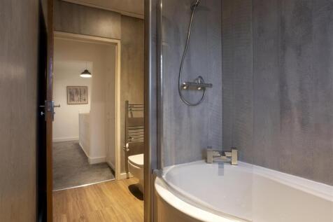 Master Bathroom - 02.jpg