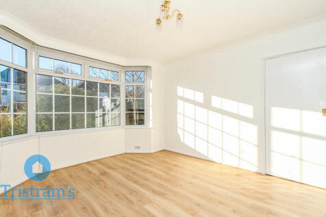 Sandringham Drive, Bramcote photo 3