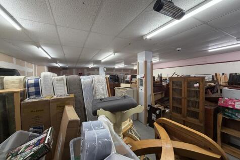 Retail Property (high street) to rent Image 5