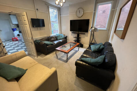 5-bed semi-detached on Rolleston Drive, Lenton, Nottingham, NG7 1LA, £2,383/mo