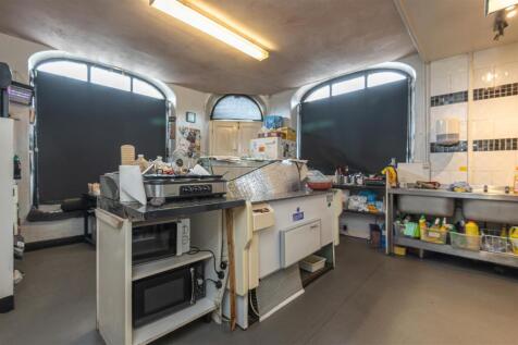 15 - 64 Huddersfield Road HX5 9AA.jpg