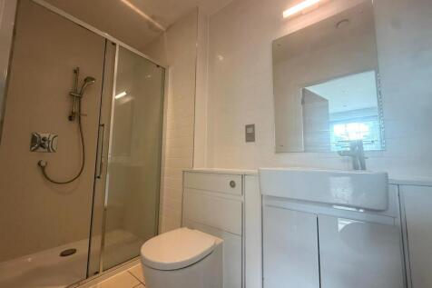 Bathroom 2.jpeg