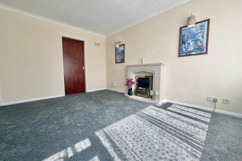 22 Denham Gardens, Castlecroft photo 4