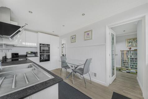 KITCHEN / BREAKFAST ROOM