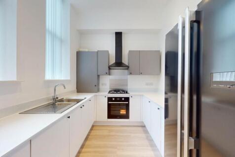 5-bed flat on Wilmslow Road, Withington, £3,467/mo