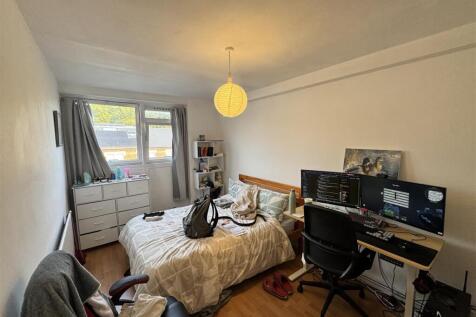 Rosenau Road, London photo 3